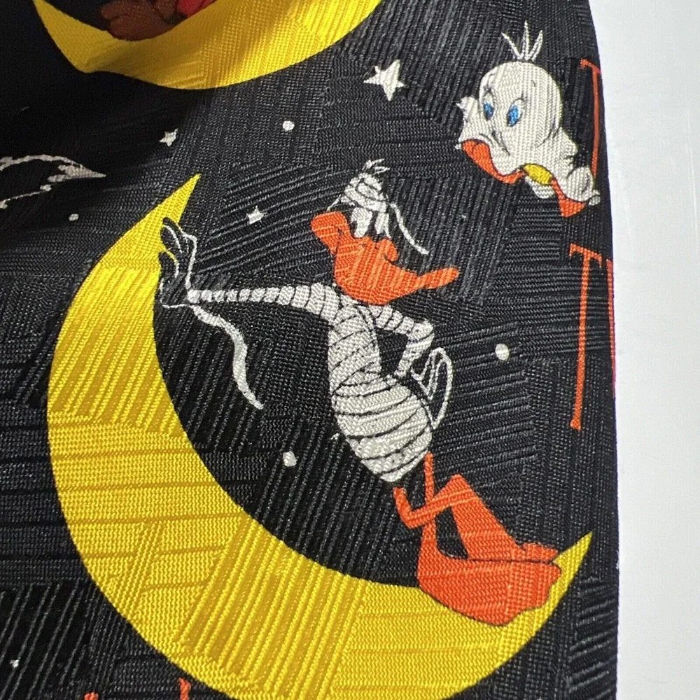 Looney Tunes‎ Halloween Necktie Bugs Bunny Sylvester Daffy Duck Twick or Tweet